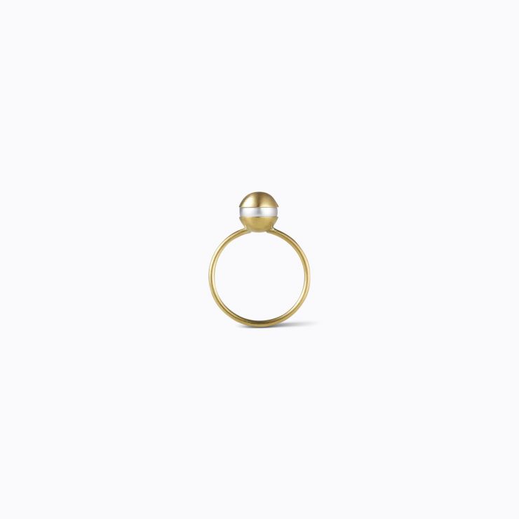 Center Pearl Ring 0°, yellow gold, matte finish